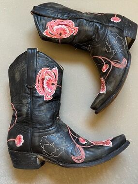 R Soles Judy Rothchild Distressed Leather Floral Embroidered Cowgirl Boots 8.5